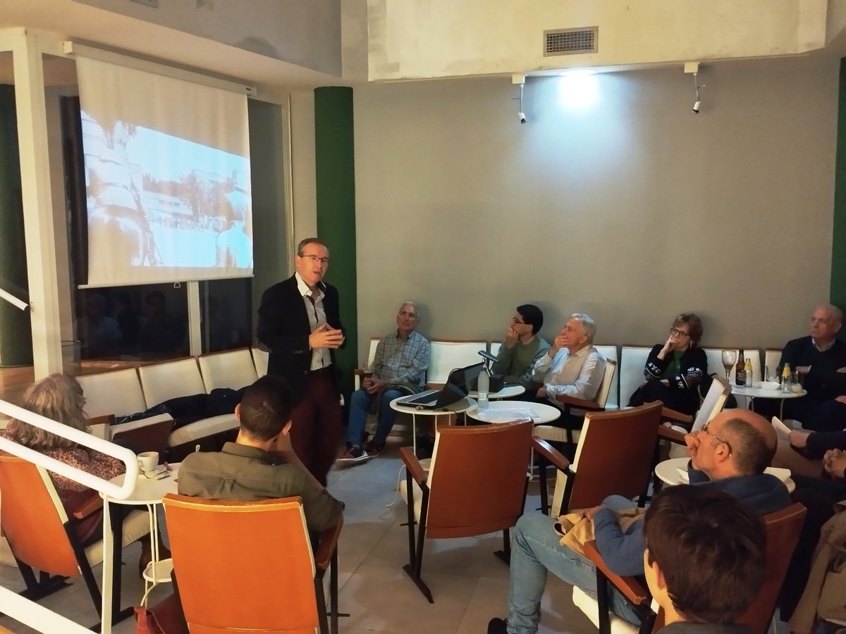 Los ecos de La Transición española. Fotografía y reseña de nuestra última edición de "Cafés con Historia".
guiashistoriadorex.com/los-ecos-de-la…