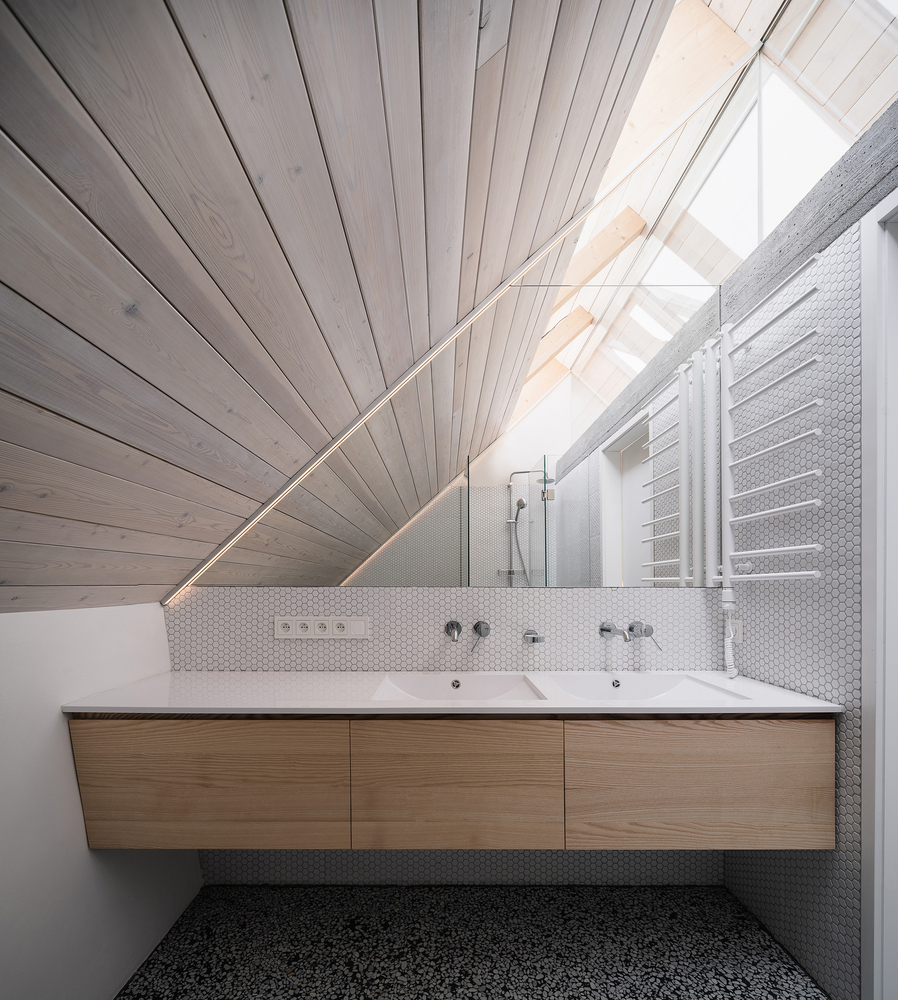 MoGA_blog's tweet image. • Proyecto → Casa en Zbraslav [ Zbraslav, República Checa | Año 2021 ]
• Arquitectos →  Martin Neruda Architektura
• Fotografías → Alex Shoots Buildings