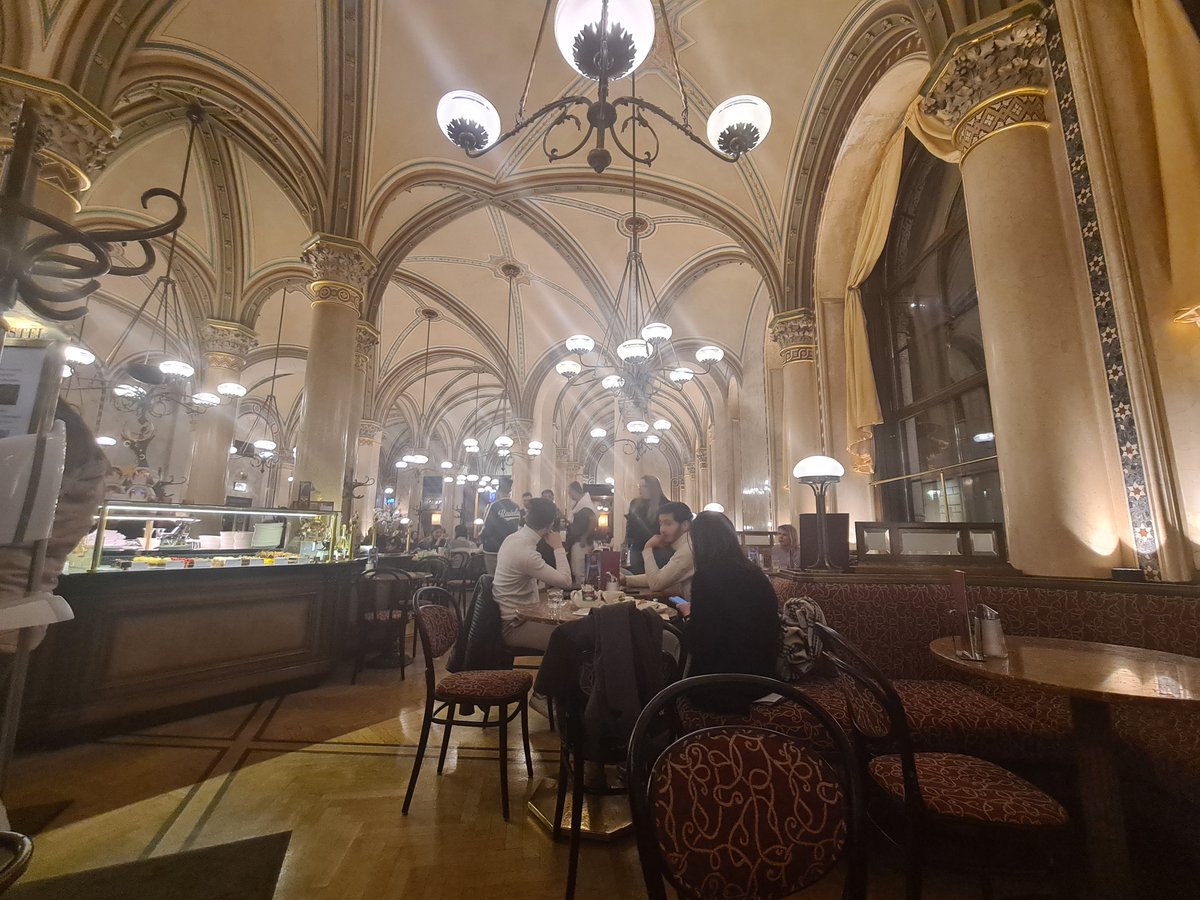 sprt_stanslvski's tweet image. Central #photography #walking #Together #city #cityscape   #urban #urbanphotography  #streetphotography #travel