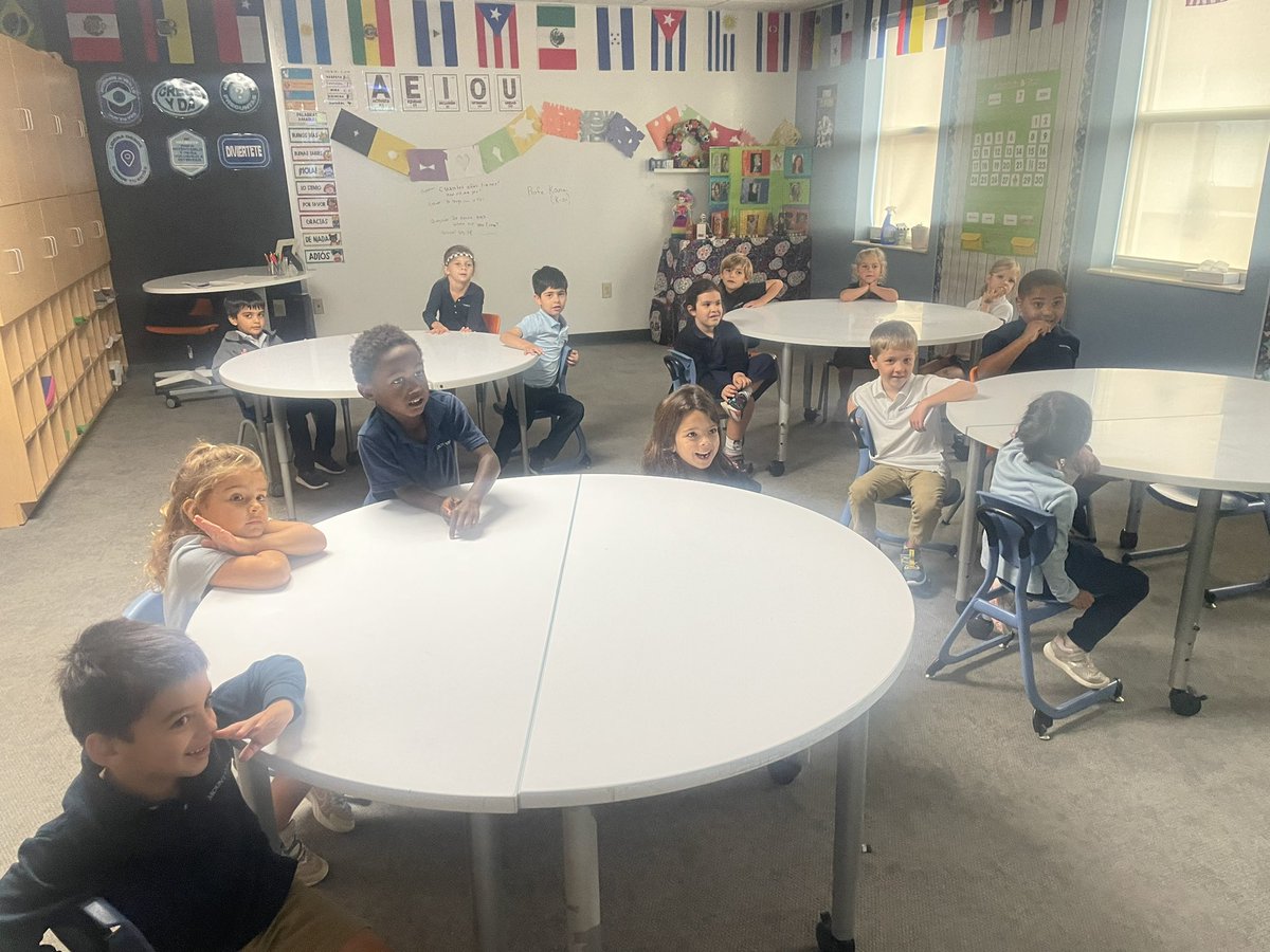 LcatanoLily's tweet photo. Virtual expedition to the Museo Natural in Medellin, Colombia. Gracias @UdeA and design thinking after this experience @TheMVSchool @TheMVVentures Pequeños aprendices con grandes ideas! #Spanishclass https://t.co/MYQRbWSvsr