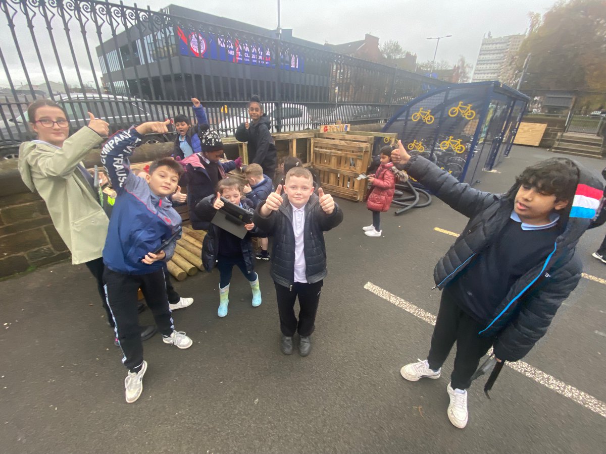 The ‘Playground Pack’ met up with the ‘’Rights Respecting Committee’. The pupils worked together, developing ideas for a playground charter. Thank you <a href="/MIbrox/">MissKennedyIbrox</a>  for the ideas and suggestions! We then explored the playground to see what we like and what could be improved <a href="/ibroxPS/">Ibrox Primary School & NC 🦡</a>