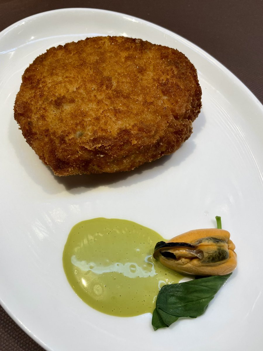pbrionesmqz's tweet image. La parada técnica del jueves en “Viavélez”.

Top de las croquetas de Madrid, hoy especialmente la de gambas, y su espectacular versión del mejillón tigre con salsa de albahaca.