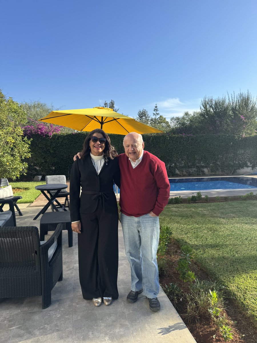 JustoDuarte's tweet photo. Recibí en la residencia oficial,  a la viceministra del @MESCYTRD Paula Disla, con quien nos reunimos con los trece nuevos  estudiantes becados, para darles la bienvenida, así como los nueve del pasado año, que hablaron de su experiencia en Marruecos y otros detalles de interés. https://t.co/Qys7DA0ou4