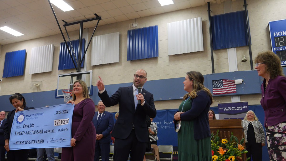 Congratulations to Emily Litz of @NettinghamSPF on receiving the 2024 <a href="/Milken/">Milken Family Fdn</a> Educator Award. Learn more: tinyurl.com/mrj2s2dz #MEA3K #MilkenAward #TeachInspireNewJersey
