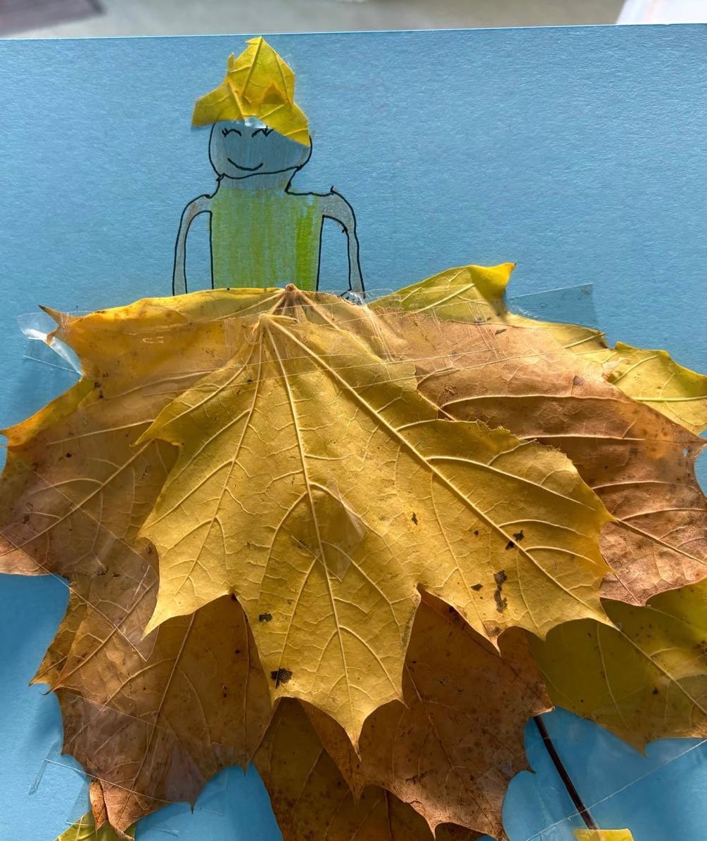 nlancingprimary's tweet image. Going on a search for Autumn leaves and sticks around the school to make some pictures with.
Laila made a ballerina using leaves. 🍁🍂🍃
Theo made a stickman using twigs and a leaf for his head.