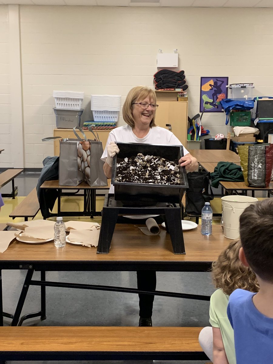 April Brett 👩🏻🏫 tweet media