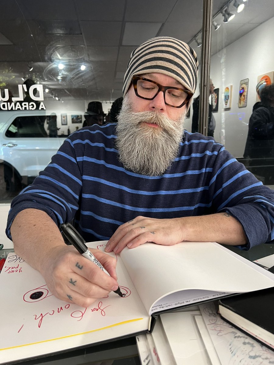 The illustrious @DaveCCooper is my guest on this week’s <a href="/KBOO/">KBOO 📻</a> show, touring behind his newest comics series DOGHEAD.
kboo.fm/media/124087-d…
Toon in!  Thursday morning 11/14 from 11:30 to noon PT @ 90.7 in Portland or kboo.fm/listen worldwide.