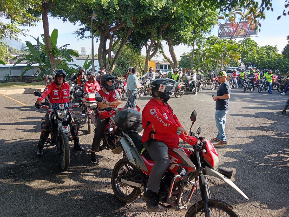 CruzRojaSal's tweet image. 🏍️🚨Unidad Motorizada de @CruzRojaSal participa en taller práctico y teórico de la campaña " Vos no sos un súper hombre" en la que participa y apoya la institución humanitaria para sensibilizar y disminuir los accidentes de tránsito.

Esta campaña es impulsada por @ILCElSalvador…