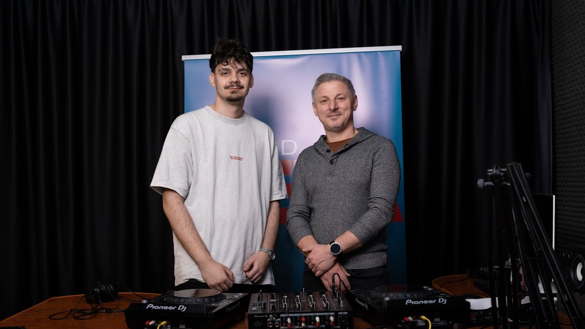 radiodeea's tweet image. MeHigh, Carloss - We Be Clubbin&apos; Radio Show ep.7 ∆ Minimal Deep Tech House - youtube.com/live/RzbNqpRao…

#RadioDEEA, #Webeclubbin, #Radioshow,#LiveRadioShowD,#JMix