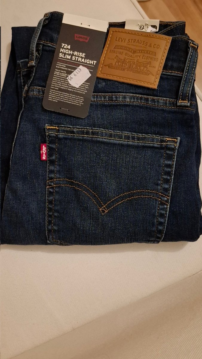 Ich weiß noch genau, wie ich mit 17 monatelang mein Taschengeld gespart habe, weil eine Levi's 501 Jeans 129 D-Mark gekostet hat 🤯

Da waren die drei supernetten jungen Damen, die mich heute so toll beraten und bedient haben, definitiv noch nicht geboren 😂