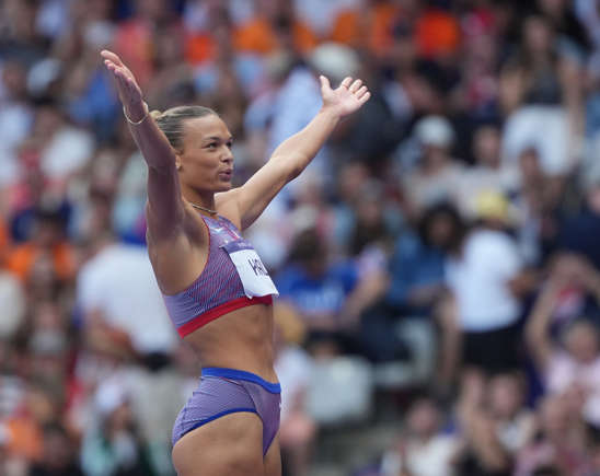 Tooltraction's tweet image. Track and Field Moments Anna Hall showcases Anna's playful side and her ability to turn even the most mundane moments into something fun and engaging for her followers.

Cheering on      Friends:
"Cheering       louder than my morning coffee ☕📣 #GoAnnaGo"

Yelling at You: