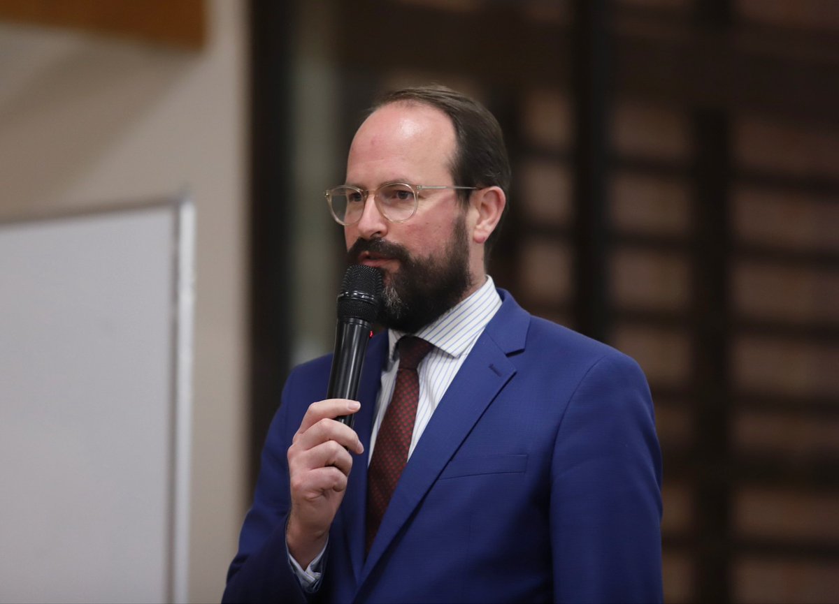 villepoissy's tweet image. Les présidents des associations sportives sont réunis au complexe Marcel-Cerdan ce jeudi 14 novembre en présence d'Eric Roger, adjoint au sport. L’occasion d’élire les athlètes de l’année pour les Victoires du sport, programmées vendredi 6 décembre au Forum Armand-Peugeot 🏆