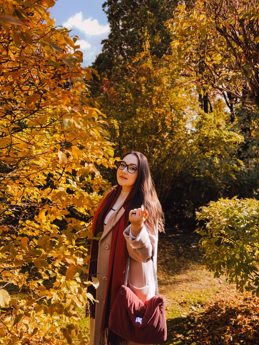 Miss_Catheryne's tweet photo. Кожна осінь особлива🍂🧡 https://t.co/CXtNQD0cB0
