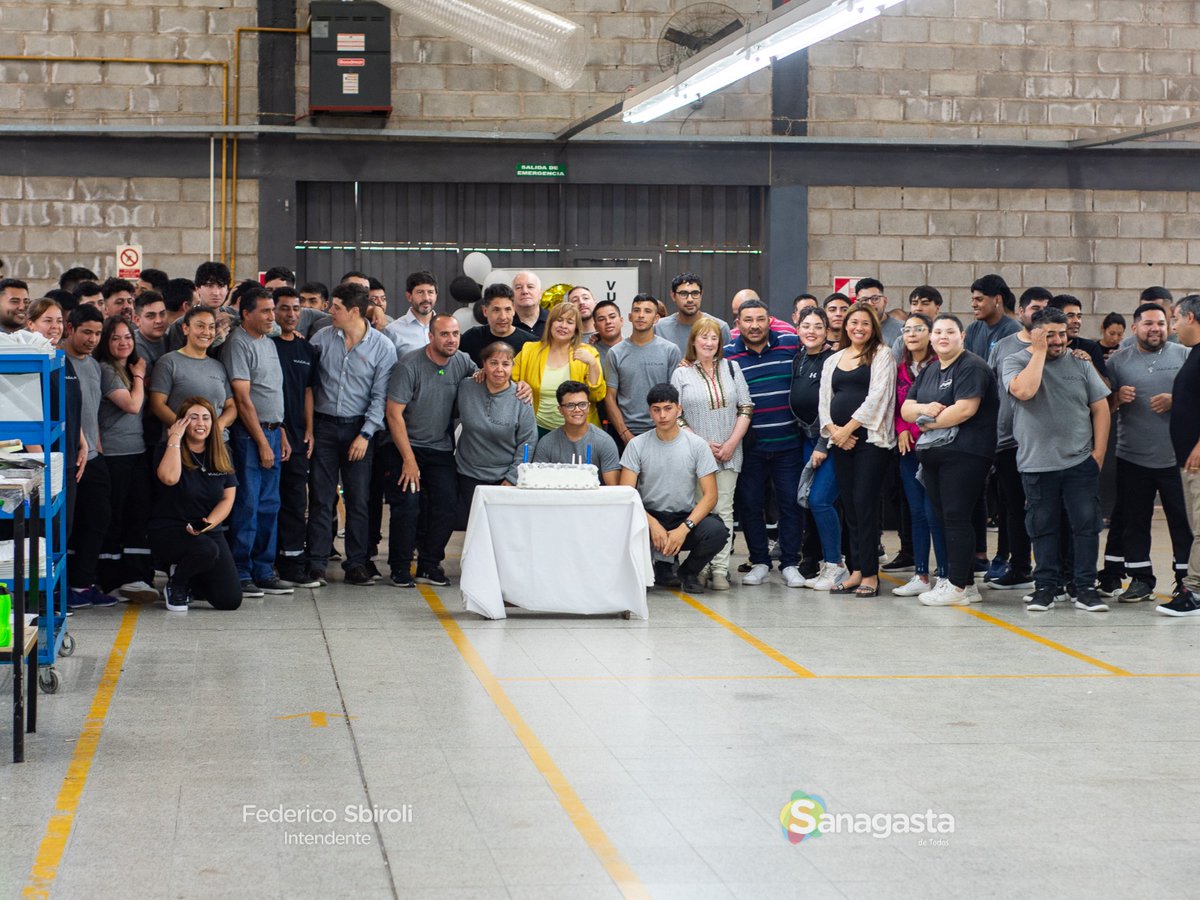 🔴 MUNICIPALIDAD DE SANAGASTA FIRMÓ CONVENIO CON EL GOBIERNO PARA INCORPORAR JÓVENES AL ÁMBITO LABORAL

👉🏻 El jueves, el Intendente Fede Sbiroli, junto al Ministro de Trabajo, Empleo e Industria, Federico Bazán, la Secretaria de Políticas de Empleo, ... facebook.com/share/p/1AeYDp…