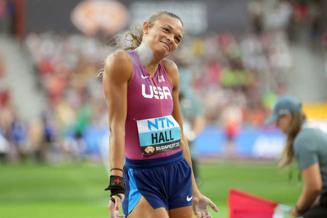 Tooltraction's tweet image. Track and Field Moments Anna Hall showcases Anna's playful side and her ability to turn even the most mundane moments into something fun and engaging for her followers.

Cheering on      Friends:
"Cheering       louder than my morning coffee ☕📣 #GoAnnaGo"

Yelling at You: