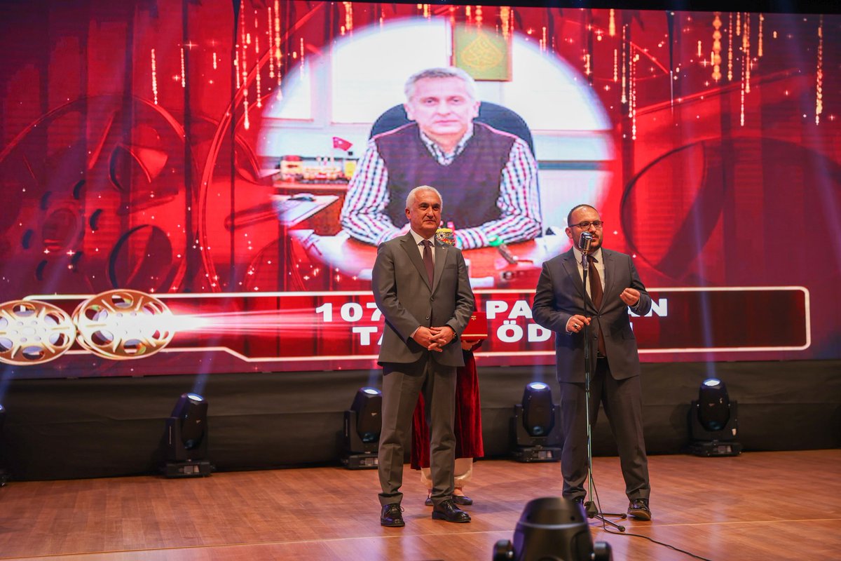 T.C. Muş Valiliği (@tcmusvaliligi) on Twitter photo Valimiz Sayın <a href="/Valiavnicakir/">Avni Çakır</a>, ilimiz protokolü ile birlikte,
Muş Tanıtım Platformu tarafından organize edilen ve Muş Alparslan Üniversitesi ev sahipliğinde 1071 Malazgirt Kongre ve Kültür Merkezi’nde icra edilen "2. Muş Altın Lale" ödül törenine katıldı.
Program, Muş Tanıtım Valimiz Sayın <a href="/Valiavnicakir/">Avni Çakır</a>, ilimiz protokolü ile birlikte,
Muş Tanıtım Platformu tarafından organize edilen ve Muş Alparslan Üniversitesi ev sahipliğinde 1071 Malazgirt Kongre ve Kültür Merkezi’nde icra edilen "2. Muş Altın Lale" ödül törenine katıldı.
Program, Muş Tanıtım