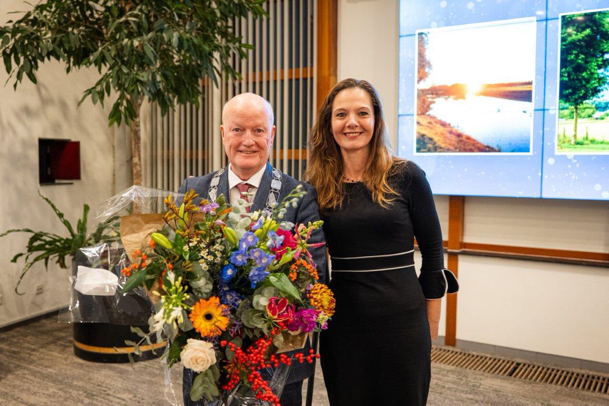 Deze week is onze burgemeester benoemd voor een tweede termijn. Namens college en organisatie mocht ik een speech geven. Van harte Ruud van Bennekom 🥳