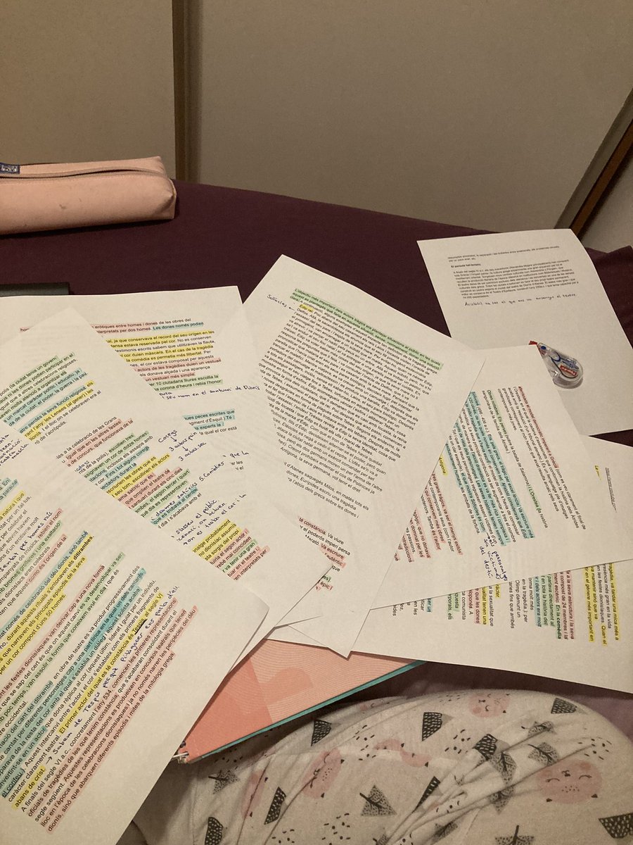 que los del escenico no hacian nada decian, un solo temario de artes escenicas: