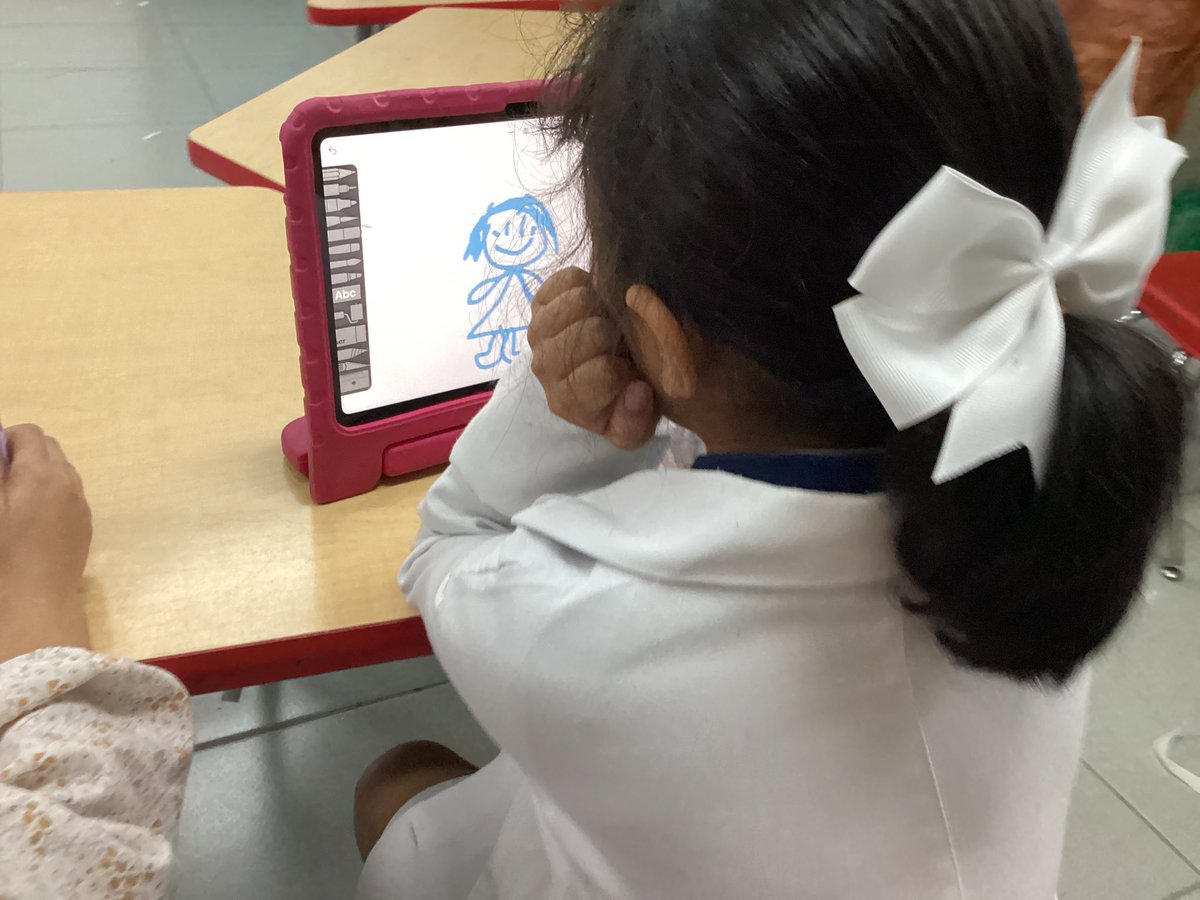 Small bodies great minds✨
K3B students used technology to learn new vocabulary related to professions expressing themselves creatively☀️
#ADS <a href="/CSBoficial/">Colegio Simón Bolívar</a> <a href="/AraceliGis51584/">Araceli Giselle Guerrero Gomez</a> <a href="/MayraGonz15/">Mayra Lucía González Montero</a>