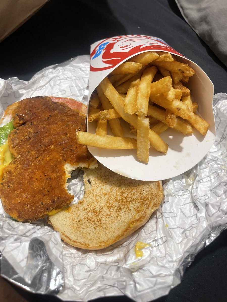 FaceCaption's tweet image. “@Wendys can I get a refund for this order? @Uber_Support @UberEats took my money. I reported the order as stale, but they responded about temperature, which wasn’t the issue. The picture shows the difference between fresh and stale.”