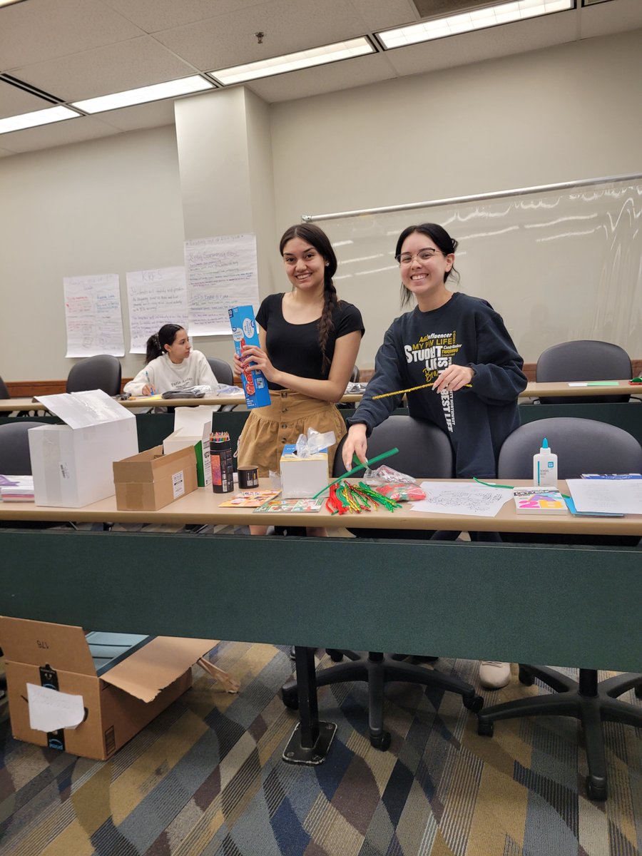 pnwsoec's tweet photo. The November Council for Exceptional Children meeting involved making care packages for the homeless.
#councilforexceptionalchildren #FutureEducators #pnwsoec #givingbacktothecommunity https://t.co/babco76UoE