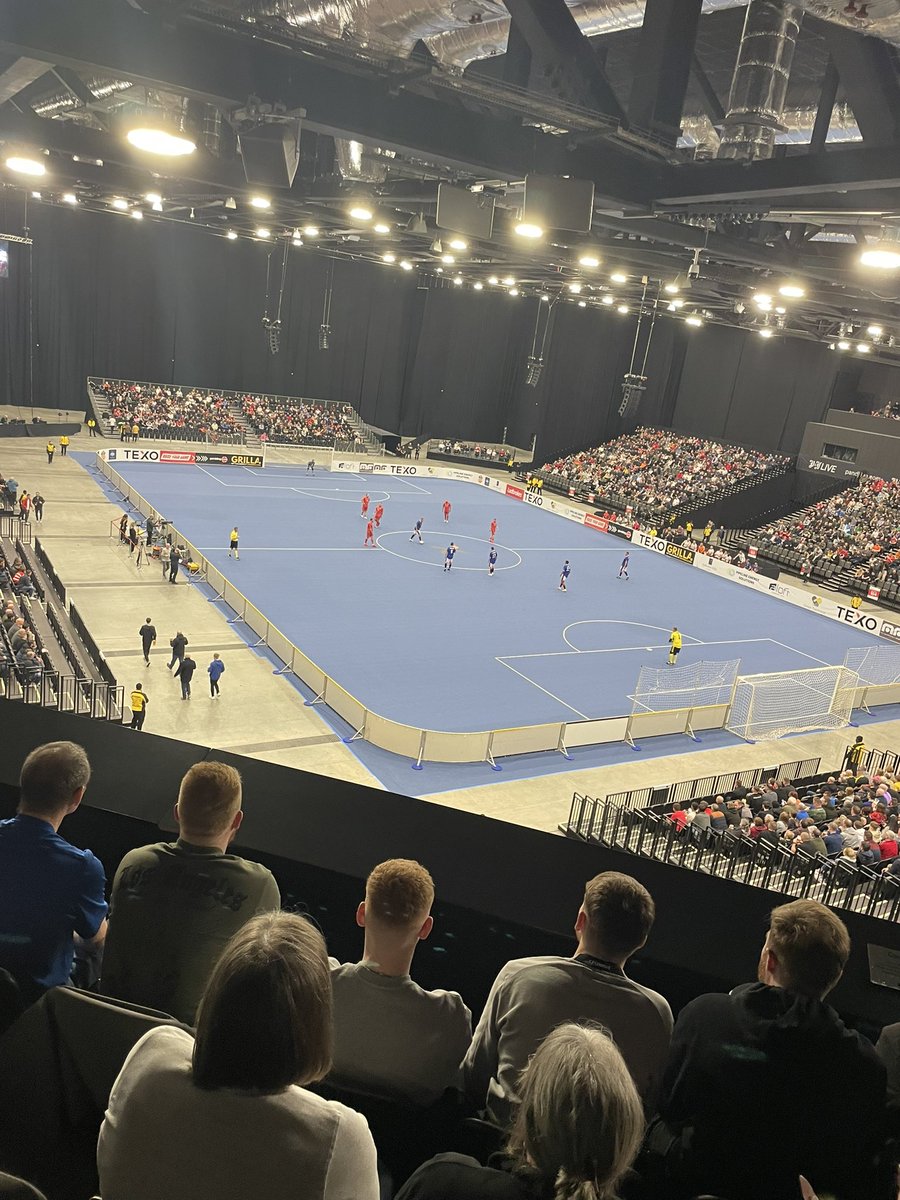 Oswaldthefrisky's tweet image. At @PandJLive at the #scottishmasters 
#bigpints #veryexpensvepints