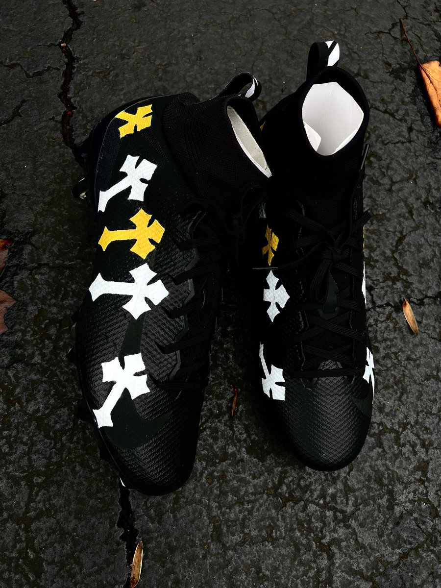 Chrome Hearts custom cleats for my dawg <a href="/ceeflashpee84/">cordarrelle patterson</a> for Sunday’s big game against the ravens . Lfg 🔥🔥🔥🔥