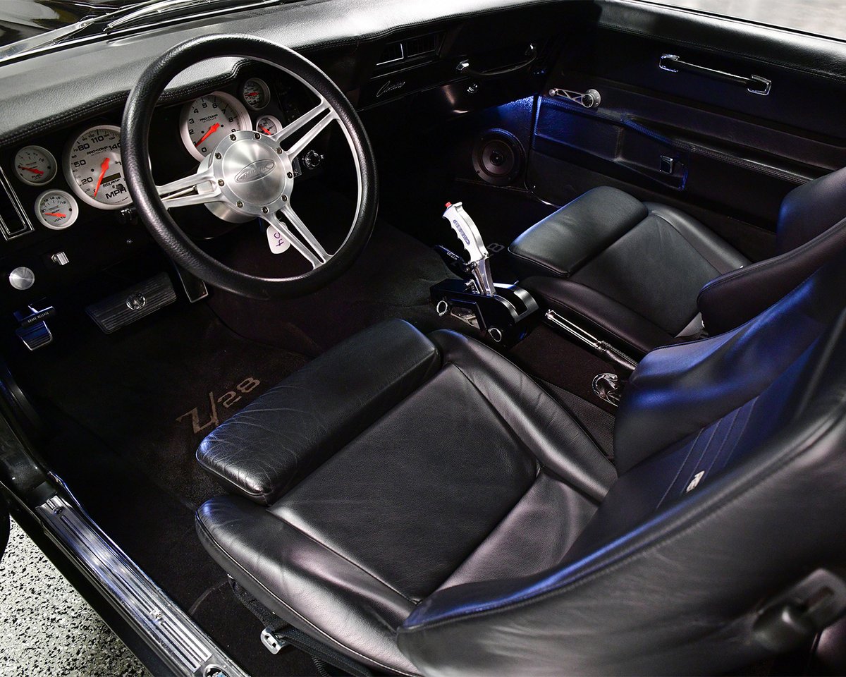 Barrett_Jackson's tweet image. This custom 1969 @Chevrolet Camaro is a #RestoMod dream! After a three-year, no-expense-spared build, it’s packing a #supercharged 6.2L #LT4 #V8 with an 8-speed automatic. This #Camaro sold for $176,000 at the 2024 #Scottsdale Fall Auction. 

Learn more: bit.ly/AZ24TW-1969Che…