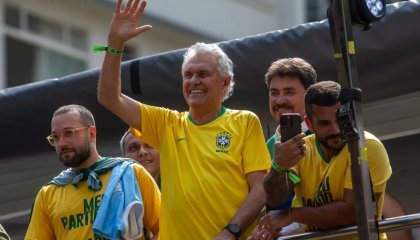 carlosparisfr's tweet image. Caiado é o mesmo que subiu no carro de som na avenida Paulista, junto com o Bolsonaro e o Malafaia e que gritavam insanidades contra o @STF_oficial?
Caiado, um conselho:
PARA QUE ESTÁ FICANDO FEIO