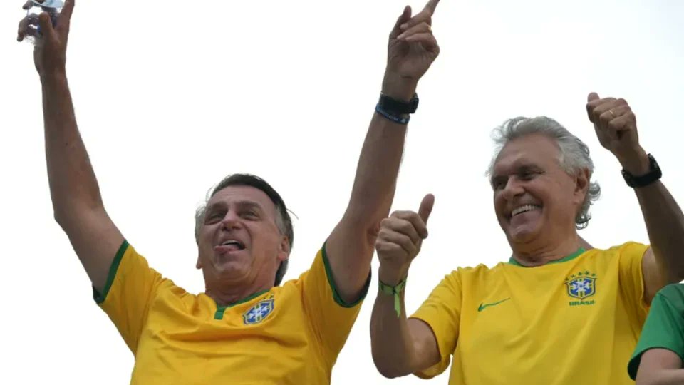 carlosparisfr's tweet image. Caiado é o mesmo que subiu no carro de som na avenida Paulista, junto com o Bolsonaro e o Malafaia e que gritavam insanidades contra o @STF_oficial?
Caiado, um conselho:
PARA QUE ESTÁ FICANDO FEIO