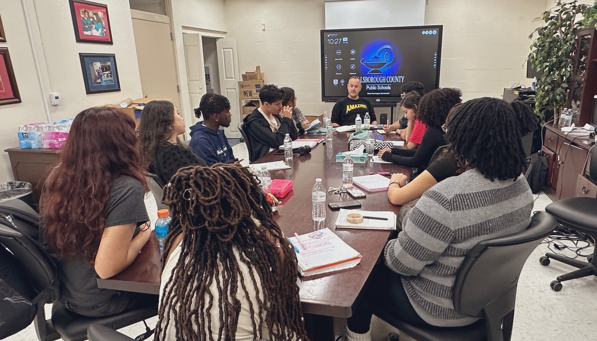 mytbtart's tweet photo. @myTBThs alum Michael Savage—CAA graduate, international speaker, &amp; success coach! He inspired &amp; motivated our Art Academy Club officers with insights on success &amp; growth.

#CAA #TitanPride #myTBTart #ArtAcademyClub #CreativeTitansOfTampaBay https://t.co/v3UV6nWAha