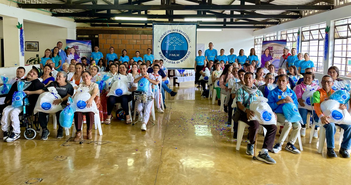 FIMLM's tweet photo. #FimlmColombia 📷 | 30 personas con discapacidad en Circasia • Quindío, fueron beneficiadas con kits mercados y obsequios en jornada de apoyo realizada por la #FIMLM.🎁💙 Además, disfrutaron de presentaciones culturales y de un taller de valores. 

Más👉https://t.co/kLsZgEC7KM https://t.co/XJuefgY8Rn