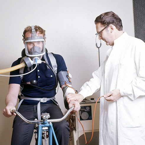Interspiro_US's tweet photo. INTERSPIRO HISTORY: 1961, Using the knowledge gathered during the development of the fighter aircraft apparatus Aviatic, and years of physiological studies Interspiro develops the first system with positive pressure. Today positive pressure is a standard around the world. https://t.co/RVZPwBzzRN