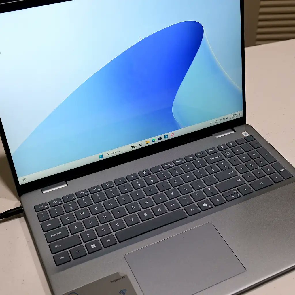 CasaReimo's tweet photo. Llegó el UNBOXING de la Dell Inspiron 16 con pantalla táctil, teclado numérico, desbloqueo por huella y un montón de características que la hacen muy, pero muy productiva. Y lo mejor... ¡250 USD de descuento en Cotsco USA!

VIDEO: https://t.co/7vRtg0L6MA

#Dell #Laptop #Unboxing https://t.co/9mzuC9IyA6