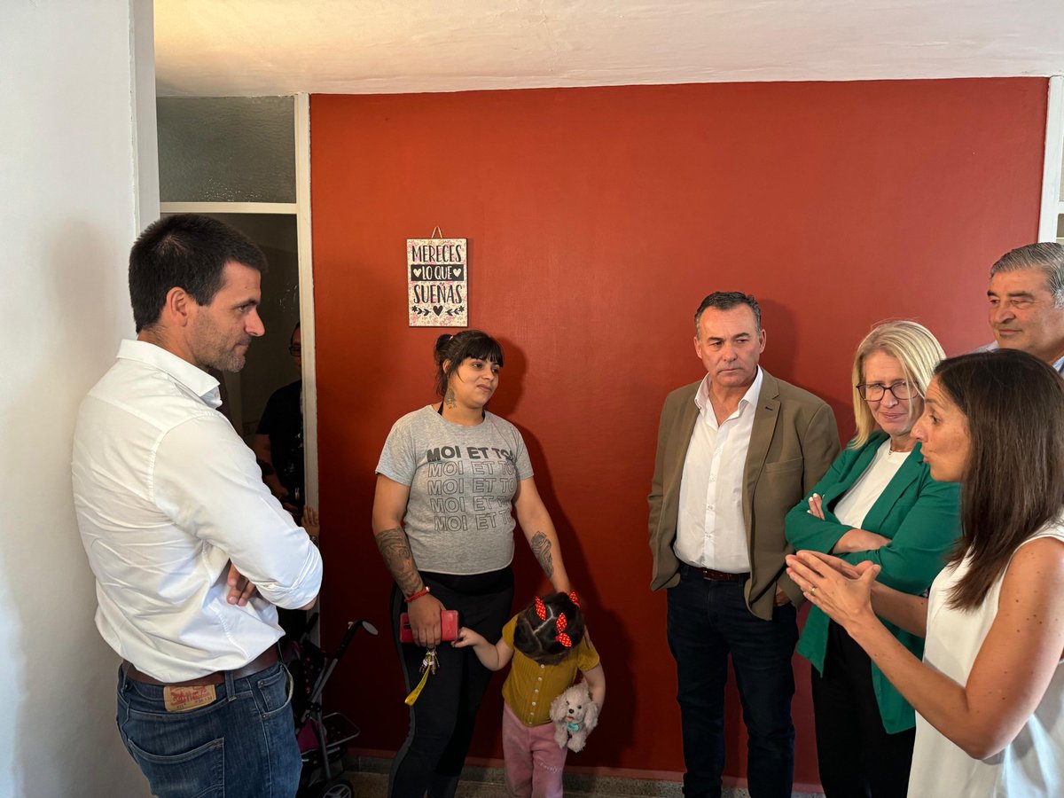 Primer vivienda entregada en el marco del Programa "Viviendas Con Apoyo" <a href="/midesuy/">Ministerio de Desarrollo Social</a> Direccion de Protección Social, Convenio con <a href="/Mvot_Uruguay/">MVOT</a>,solución habitacional para personas vulnerables. Hoy una madre embarazada con tres hijos menores (hogar monoparental), bajo sistema