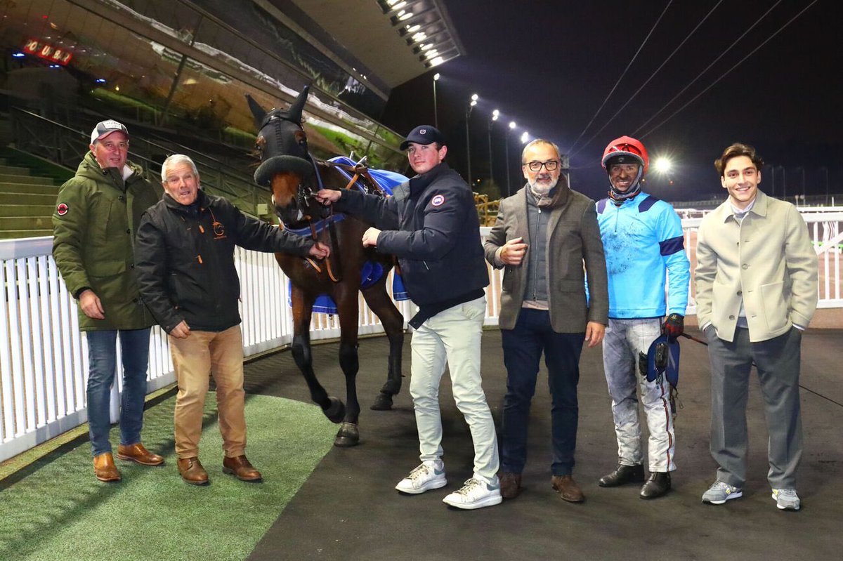 EcurieGuarato's tweet photo. 🩵MAGIC AMERICA🩵 (Love You x Tootsie Smiling) s’impose avec @RaffinEric pour ses débuts @Vincennes_Hippo ! Bravo @jpmicholet 😃🙌🏻🙌🏻
Prix des Hortensias - attelé - 2850m - https://t.co/U1sKTlnKa6 1’15’’30
#trot #TeamGuarato #winner 🏆
📸Scoopdyga https://t.co/vx1tOYSl8U