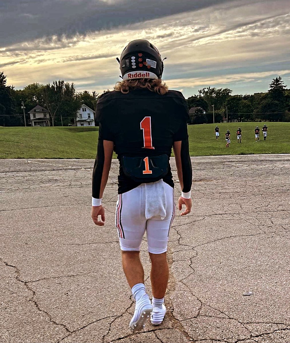 CVerner16's tweet image. Honored to be named to IHSFCA's 5A All State team as an Honorable Mention! 

Wouldn't have been possible without the help of all of my teammates and guidance from my coaches. Individual recognition but a team effort! 
@AnthonyDedmond @PretzSports @PretzFB @IHSFCA1 @ScottLeberWTVO