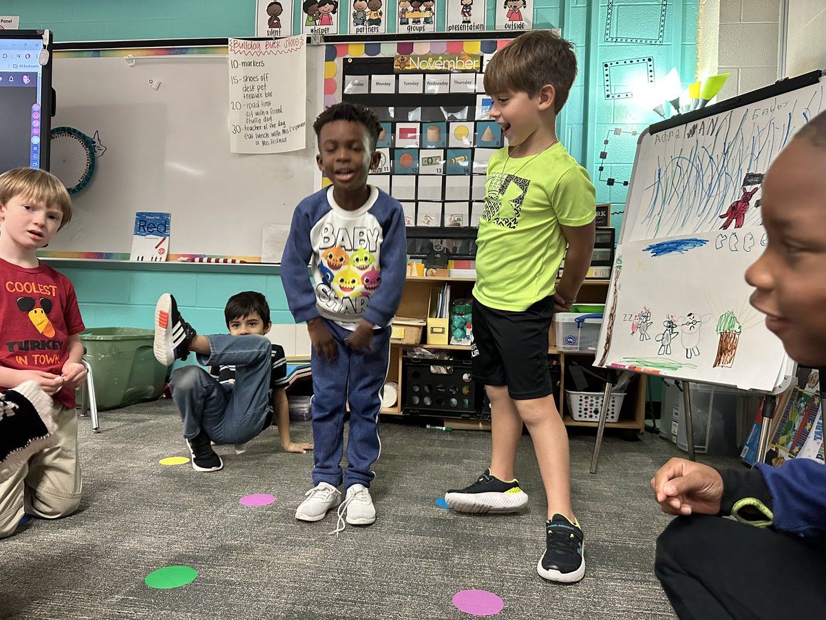 LadyBTeaches's tweet photo. Readers Theater is always a hit when Elephant and Piggie are involved! Our class is doing a great job retelling stories and explaining the setting! @HumbleISD_FE https://t.co/u8x83vphxK