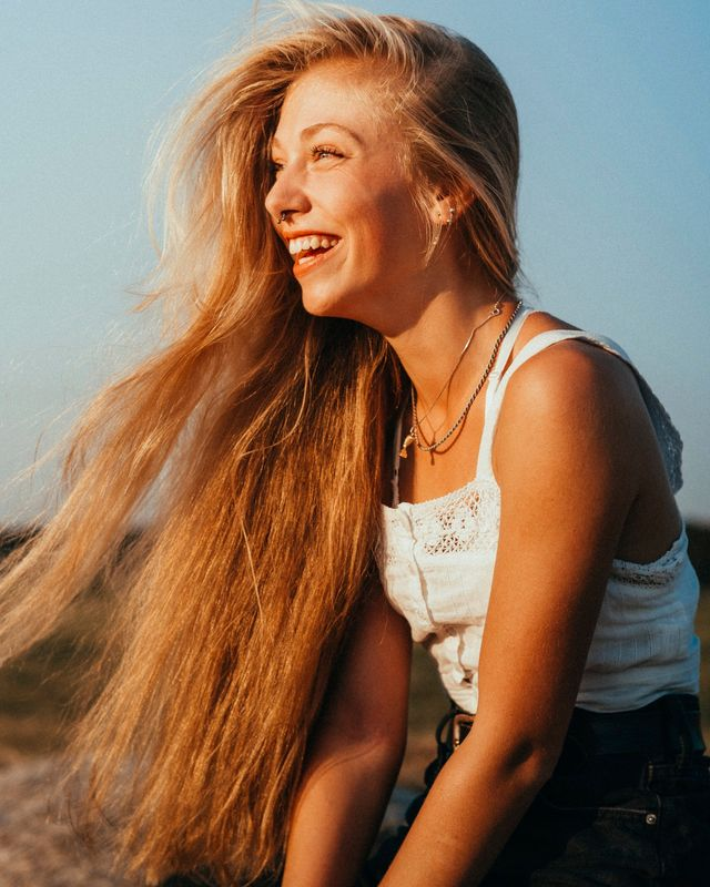 VividProwess's tweet image. Carolin “Caro” Bohl, 22, a German national from Berlin, was on vacation in Israel on October 7th.

Hamas brutally murdered her in Kibbutz Nir Oz.

She had a whole life ahead of her.

Remember her name.