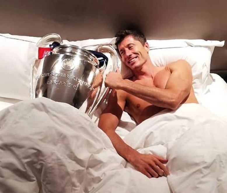 2 años seguidos durmiendo así