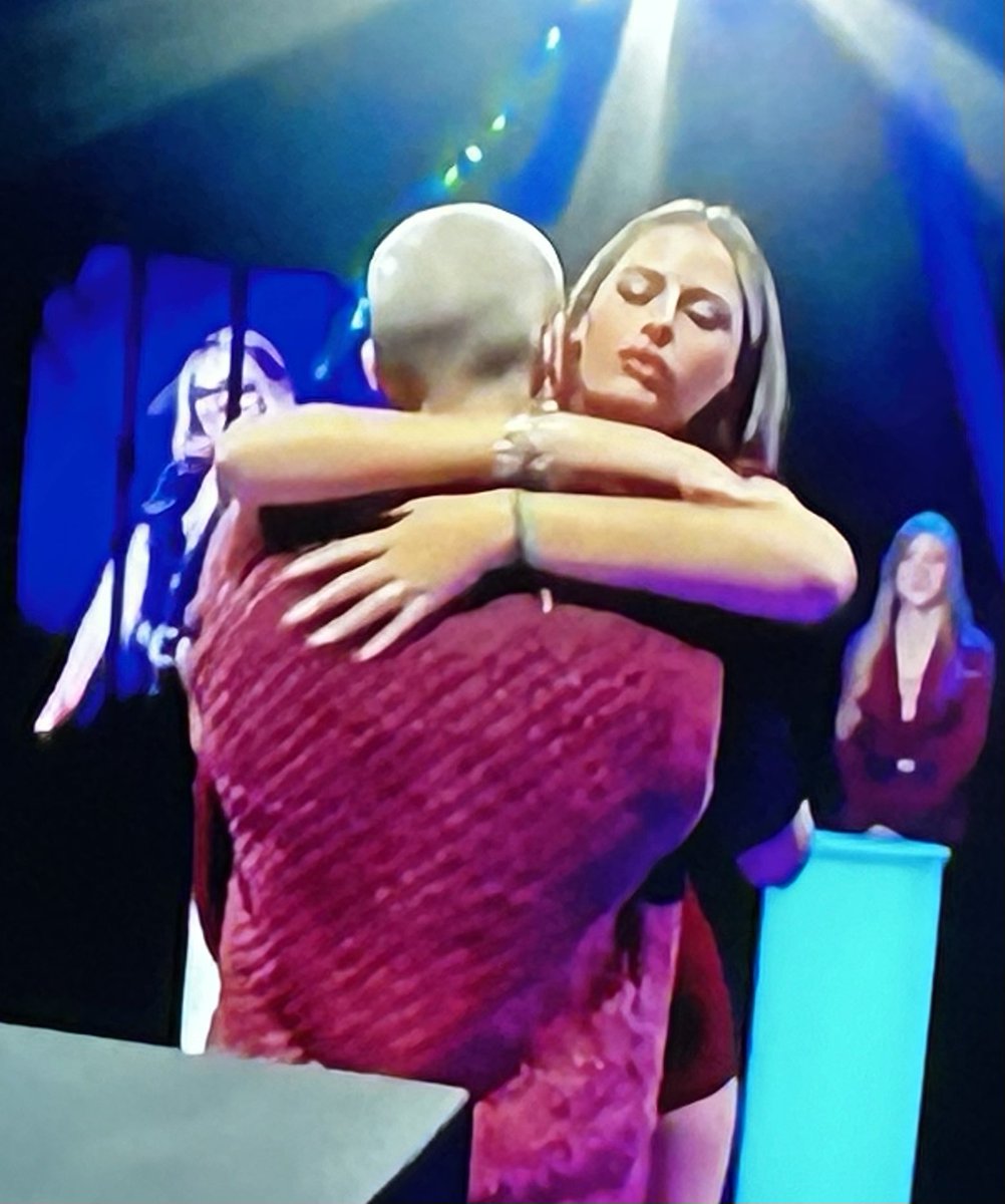 Jass2802's tweet photo. A mi me huele a que esto va a ser lo mismo de siempre… 

 #GHGala11 #GH14N #GH15N https://t.co/Br5RKBNjkE