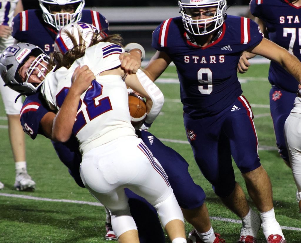 BNL’s Byers, Crane named to All-HHC First Team wbiw.com/2024/11/14/bnl… <a href="/BNLHSAthletics/">BNL Athletic Department</a> <a href="/BnlFootball/">BNL Football</a> <a href="/GibsonCrane36/">Gibson Crane</a> <a href="/Brady_Byers59/">Brady Byers</a> <a href="/realdbarker/">Derrick Barker</a>