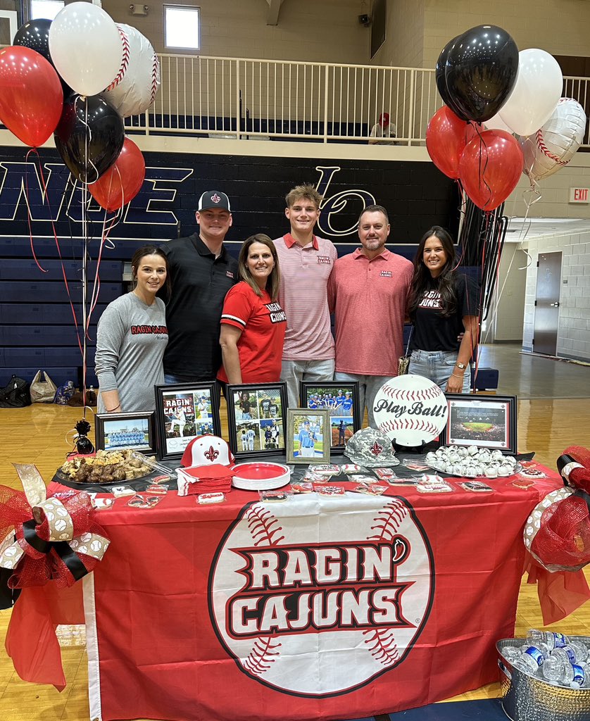 SawyerPruitt's tweet photo. ✍️ Officially a Ragin Cajun 🤟🏼
               Let’s Geaux!!

@RaginCajunsBSB @Coach_Thib @CoachDeggs28 @GunnerLeger @ZachLaFleur_ 
#omaha #waterhoseboys https://t.co/4lZewwsrri