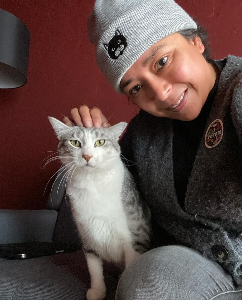 I'm Onyx, a mellow, sweet, initially shy 4 y/o boy. I love head scratches &amp; laps. I’ll jump up on your lap and rub up against you while purring away. I’ll greet you when you come home and roll over to show off my belly.

Adopt: givemesheltersf.org/mobile/animal.…