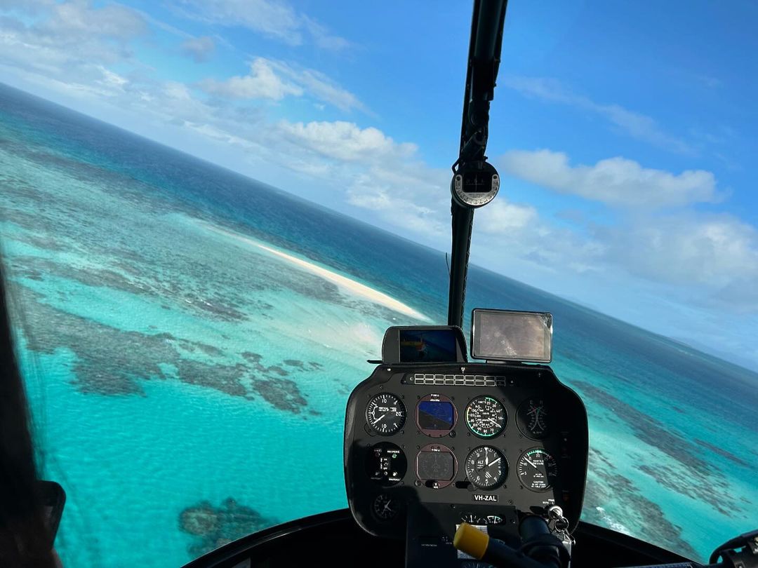 Sayhellollll's tweet photo. Yeah, I'm flying in the sky and I'm just taking pictures because the captain said his wife is still at home waiting for him to have dinner.
Barrier Reef 💙

#myflying
#funnycaptain https://t.co/BbOmdsQeja