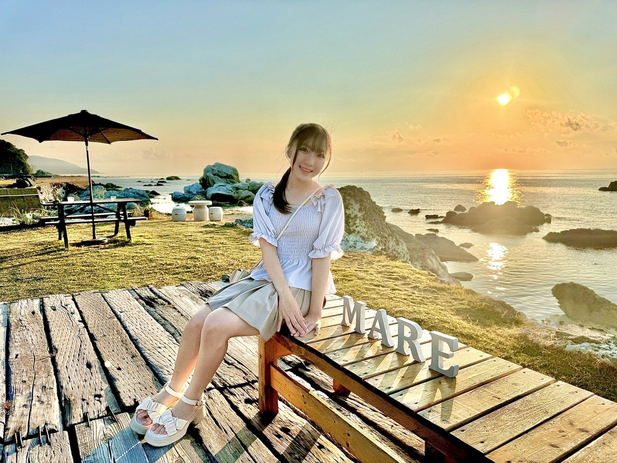 moka_idolbuu's tweet photo. おはもかです☀️
#福井市 にある
#cafeMare さんに行ってきたよ🏝🪸🫧
越前海岸の絶景を目の前にしてくつろげる大好きな場所🥰
お天気が良い日はサンセットもとっても綺麗✨️
少し遠いけど本当にオススメなの!!
実は生誕グッズの撮影場所の1つでもあるんだよ🌟
#福井グルメ
#ほくりくアイドル部 https://t.co/PkCizDOAZS