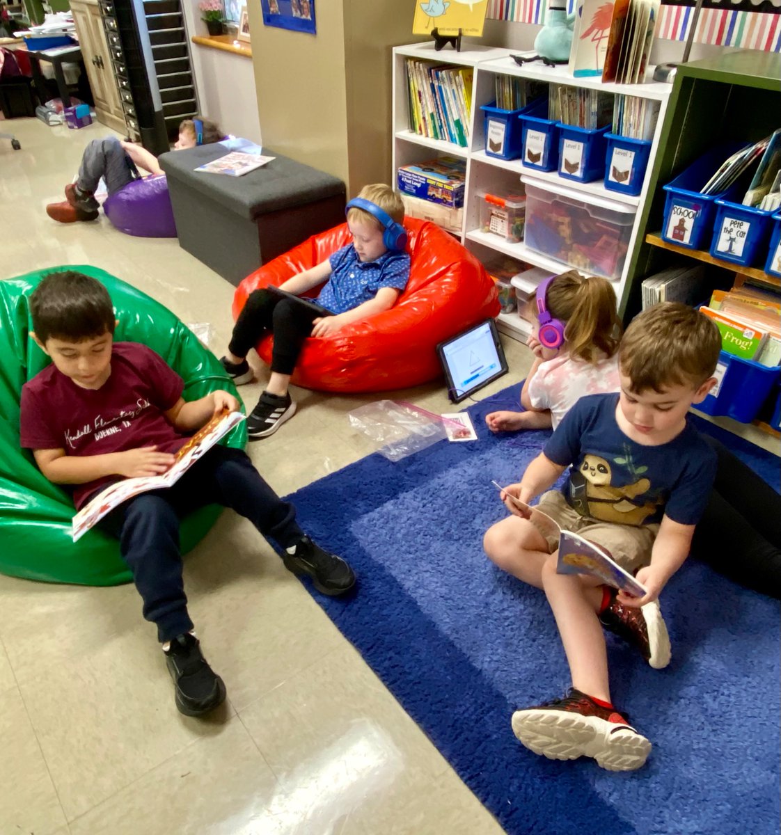 KendallElem's tweet image. Knights in Action! Kindergarten enjoying literacy stations, 1st grade taking advantage of our outdoor classroom, and 5th grade learning about reflection and refraction! #Engaged #Enriched #Inspired #EveryChildEveryDay