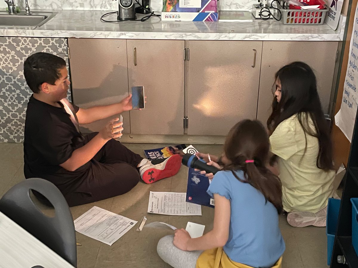 KendallElem's tweet image. Knights in Action! Kindergarten enjoying literacy stations, 1st grade taking advantage of our outdoor classroom, and 5th grade learning about reflection and refraction! #Engaged #Enriched #Inspired #EveryChildEveryDay