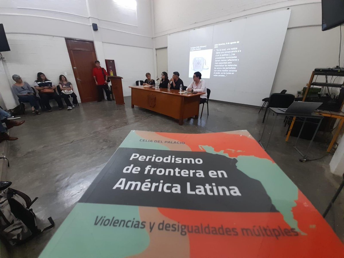 La presentación de Periodistas de Frontera en America Latina con fotos del proyecto Vestigios de <a href="/felyxmarquez/">Félix Márquez</a> en la Facultad de Comunicación de la #UV en Boca del Río fue emocionante e inspiradora. Mucho interés del alumnado Gracias <a href="/HebrardRodrigo/">Rodrigo Hebrard</a> <a href="/Guadalupehmar/">Guadalupe H Mar</a>. <a href="/CalasCenter/">CALAS - Center for Advanced Latin American Studies</a>
