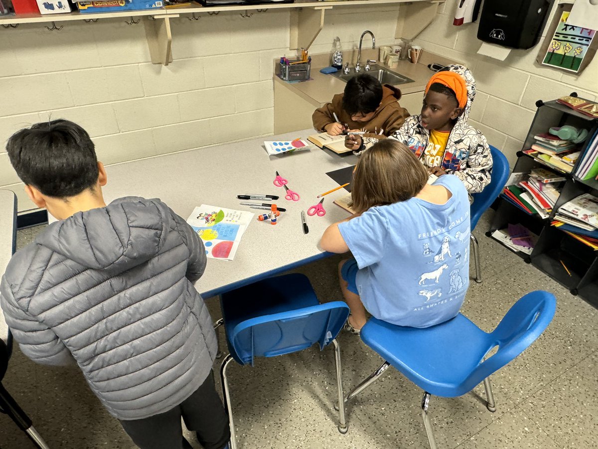 Eddie Hren (@hren5thmurphy) on Twitter photo What a great, very fun turnout so far <a href="/WmFMurphy68/">WilliamFMurphySchool</a>’s Family Math, Reading, and STEM Night here in the Blackout Poetry room! What a great, very fun turnout so far <a href="/WmFMurphy68/">WilliamFMurphySchool</a>’s Family Math, Reading, and STEM Night here in the Blackout Poetry room!